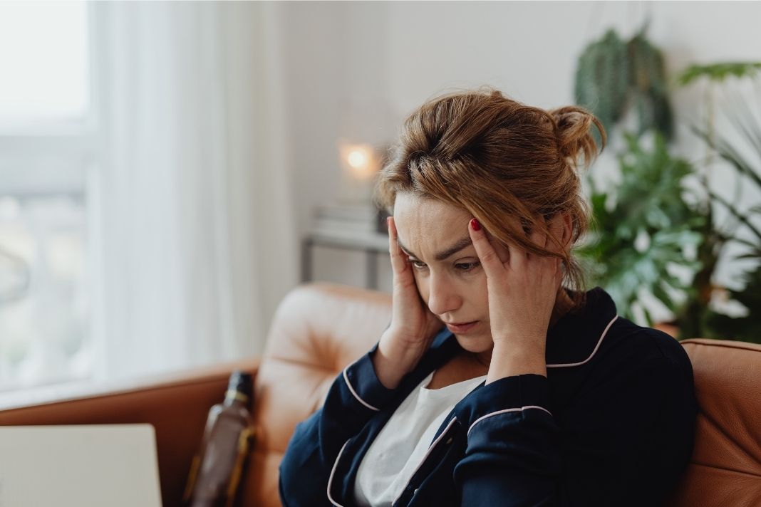 stresszes, feszült nő