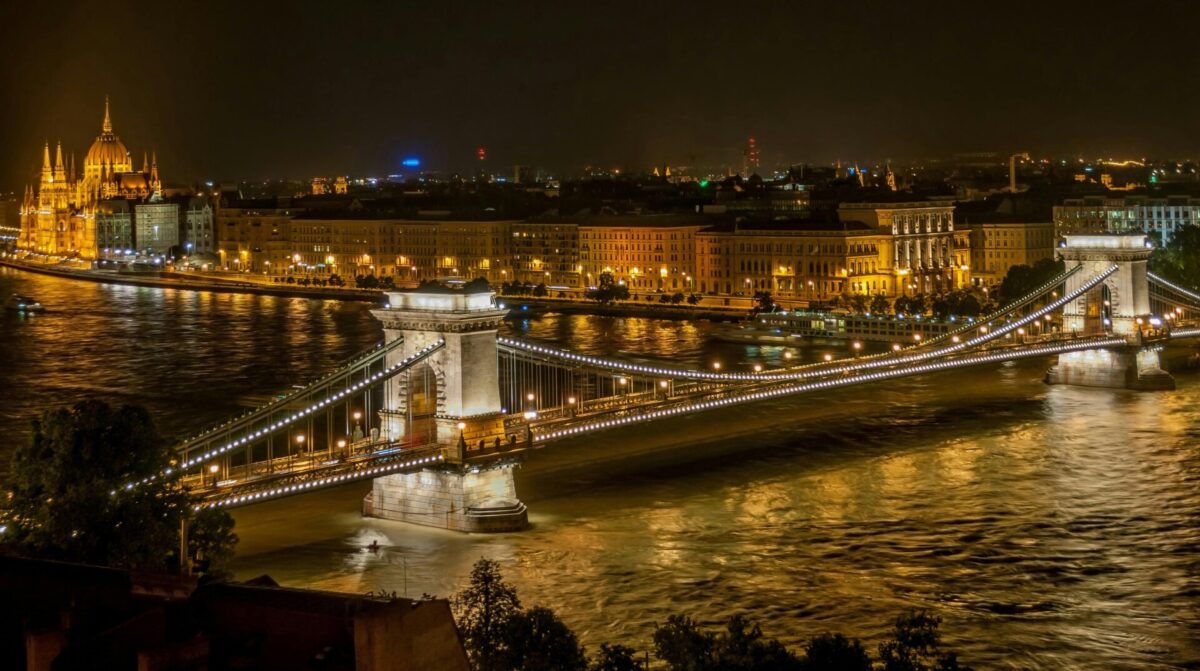 Budapest Lánchíd, Parlament